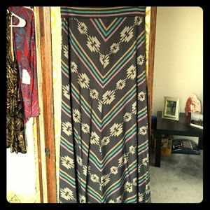 LAST CHANCE!Mossimo Aztec print maxi skirt